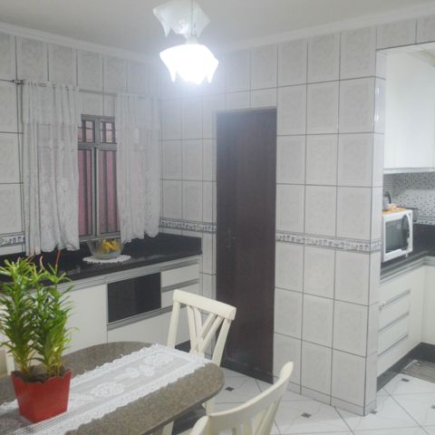 Casa à venda com 150m², 4 quartos e 2 vagas Casa à venda com 150m², 4 quartos e 2 vagasCozinha
