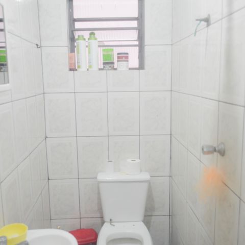 Casa à venda com 150m², 4 quartos e 2 vagas Casa à venda com 150m², 4 quartos e 2 vagasBanheiro 2 Casa 2