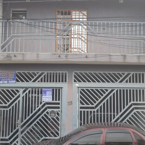Casa à venda com 150m², 4 quartos e 2 vagas Casa à venda com 150m², 4 quartos e 2 vagasFachada