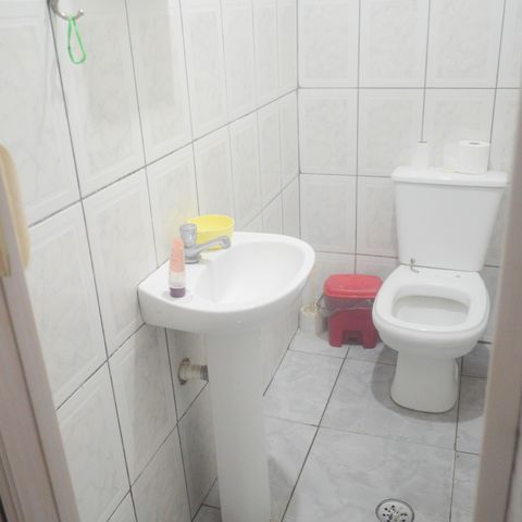Casa à venda com 150m², 4 quartos e 2 vagas Casa à venda com 150m², 4 quartos e 2 vagasBanheiro 2 Casa 2