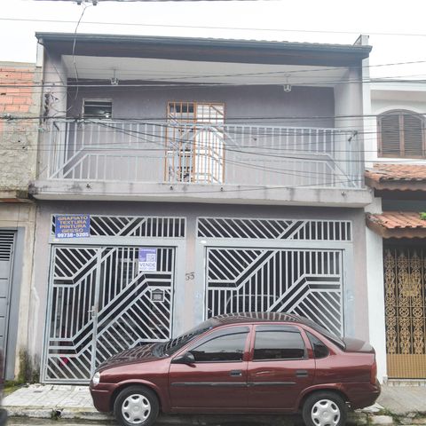 Casa à venda com 150m², 4 quartos e 2 vagas Casa à venda com 150m², 4 quartos e 2 vagasFachada