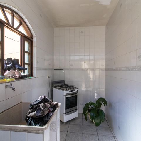 Casa à venda com 150m², 4 quartos e 2 vagas Casa à venda com 150m², 4 quartos e 2 vagasArea de Serviço