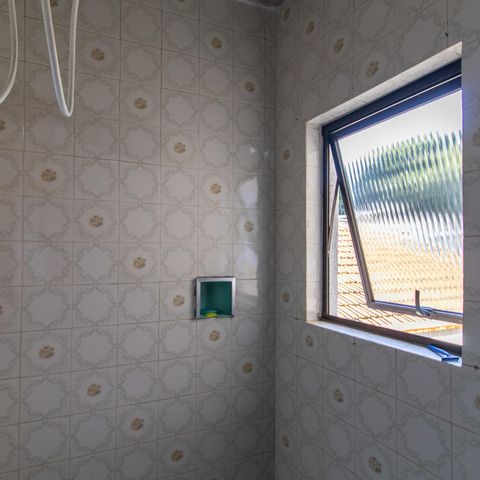 Casa à venda com 150m², 4 quartos e 2 vagas Casa à venda com 150m², 4 quartos e 2 vagasBanheiro