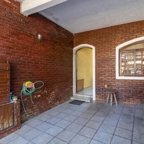 Casa à venda com 150m², 4 quartos e 2 vagas Casa à venda com 150m², 4 quartos e 2 vagasGaragem