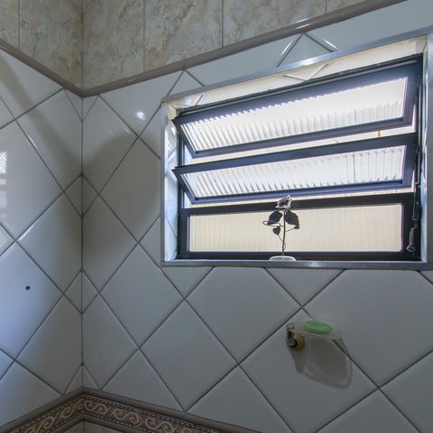 Casa à venda com 150m², 4 quartos e 2 vagas Casa à venda com 150m², 4 quartos e 2 vagasBanheiro 2
