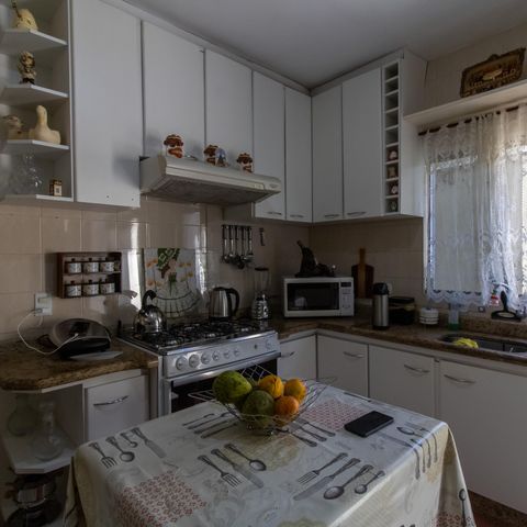 Casa à venda com 150m², 4 quartos e 2 vagas Casa à venda com 150m², 4 quartos e 2 vagasCozinha