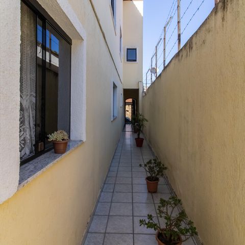 Casa à venda com 150m², 4 quartos e 2 vagas Casa à venda com 150m², 4 quartos e 2 vagasCorredor Lateral