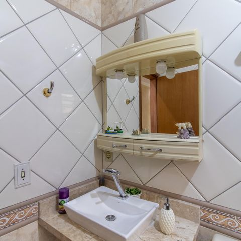 Casa à venda com 150m², 4 quartos e 2 vagas Casa à venda com 150m², 4 quartos e 2 vagasBanheiro 2