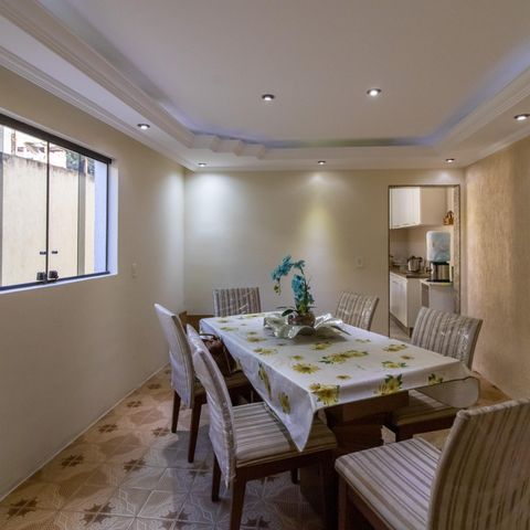 Casa à venda com 150m², 4 quartos e 2 vagas Casa à venda com 150m², 4 quartos e 2 vagasSala de Jantar