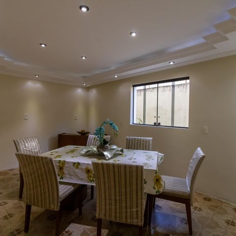 Casa à venda com 150m², 4 quartos e 2 vagas Casa à venda com 150m², 4 quartos e 2 vagasSala de Jantar