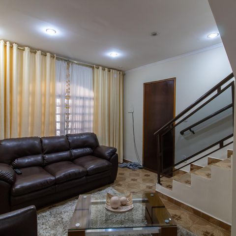 Casa à venda com 150m², 4 quartos e 2 vagas Casa à venda com 150m², 4 quartos e 2 vagasCasa