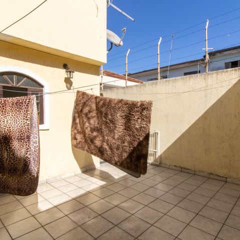 Casa à venda com 150m², 4 quartos e 2 vagas Casa à venda com 150m², 4 quartos e 2 vagasÁrea Externa