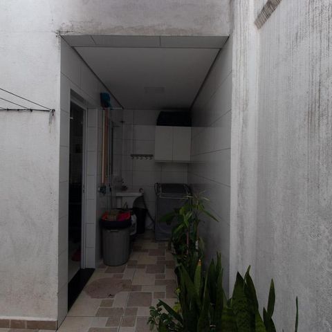 Casa à venda com 240m², 3 quartos e 1 vaga Casa à venda com 240m², 3 quartos e 1 vagaÁrea de Serviço 2