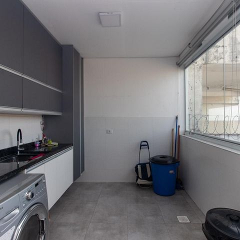 Casa à venda com 240m², 3 quartos e 1 vaga Casa à venda com 240m², 3 quartos e 1 vagaÁrea de Serviço