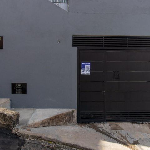 Casa à venda com 240m², 3 quartos e 1 vaga Casa à venda com 240m², 3 quartos e 1 vagaFachada