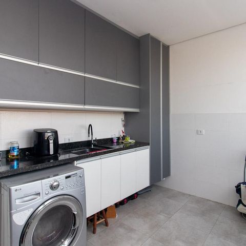 Casa à venda com 240m², 3 quartos e 1 vaga Casa à venda com 240m², 3 quartos e 1 vagaÁrea de Serviço