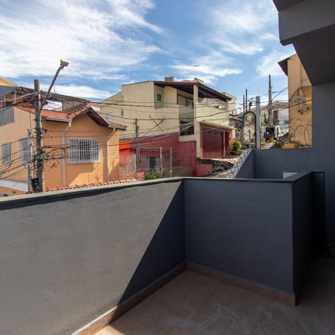 Casa à venda com 240m², 3 quartos e 1 vaga Casa à venda com 240m², 3 quartos e 1 vagaVaranda