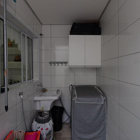 Casa à venda com 240m², 3 quartos e 1 vaga Casa à venda com 240m², 3 quartos e 1 vagaÁrea de Serviço 2
