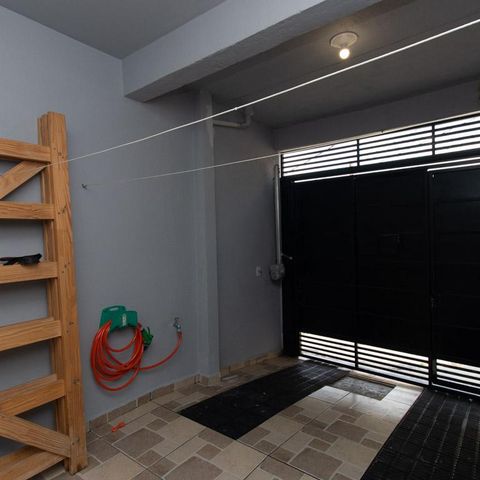 Casa à venda com 240m², 3 quartos e 1 vaga Casa à venda com 240m², 3 quartos e 1 vagaGaragem