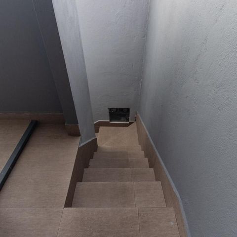 Casa à venda com 240m², 3 quartos e 1 vaga Casa à venda com 240m², 3 quartos e 1 vagaEscada