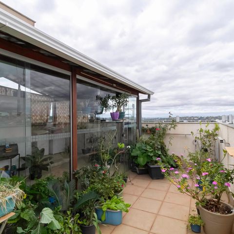 Apartamento à venda com 140m², 3 quartos e 1 vaga Apartamento à venda com 140m², 3 quartos e 1 vagaCobertura