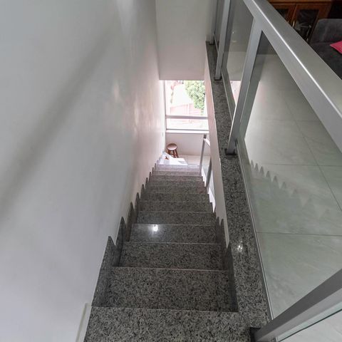 Apartamento à venda com 140m², 3 quartos e 1 vaga Apartamento à venda com 140m², 3 quartos e 1 vagaEscada
