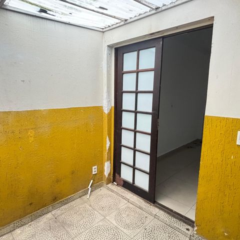 Casa à venda com 100m², 2 quartos e 1 vaga Casa à venda com 100m², 2 quartos e 1 vagaBanheiro de Serviço