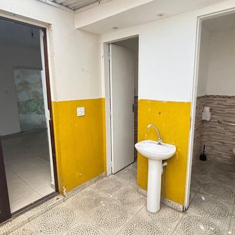 Casa à venda com 100m², 2 quartos e 1 vaga Casa à venda com 100m², 2 quartos e 1 vagaBanheiro de Serviço