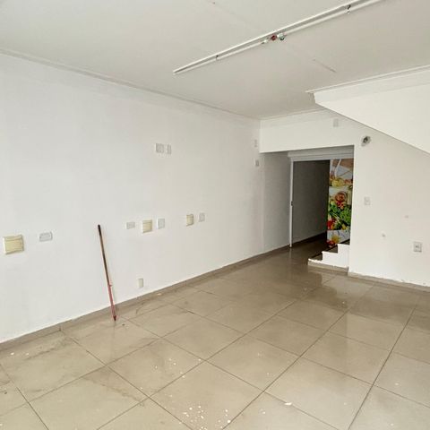 Casa à venda com 100m², 2 quartos e 1 vaga Casa à venda com 100m², 2 quartos e 1 vagaSala
