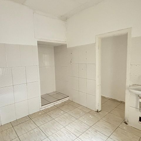 Casa à venda com 100m², 2 quartos e 1 vaga Casa à venda com 100m², 2 quartos e 1 vagaBanheiro