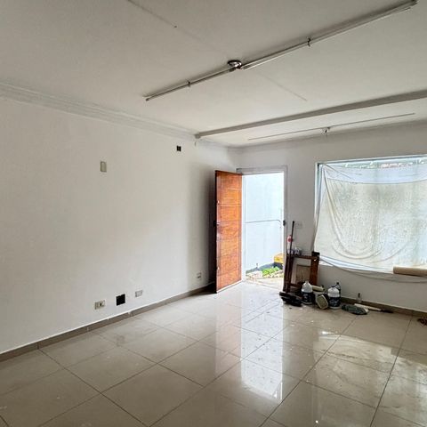 Casa à venda com 100m², 2 quartos e 1 vaga Casa à venda com 100m², 2 quartos e 1 vagaSala