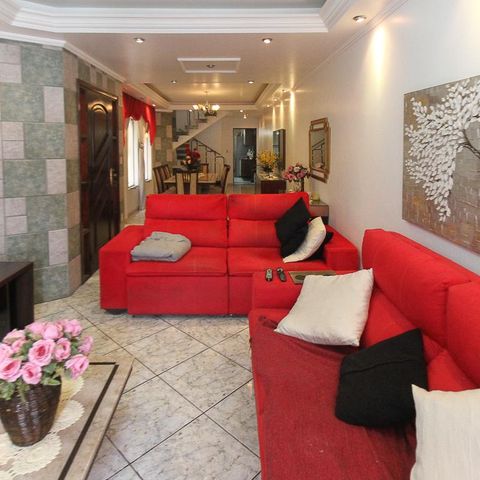 Casa à venda com 534m², 4 quartos e 10 vagas Casa à venda com 534m², 4 quartos e 10 vagasSala