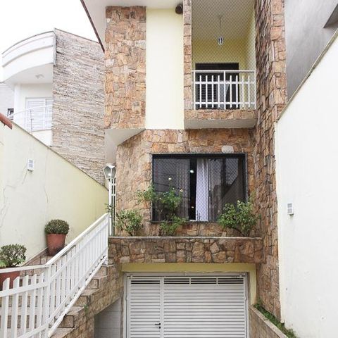 Casa à venda com 534m², 4 quartos e 10 vagas Casa à venda com 534m², 4 quartos e 10 vagasFachada