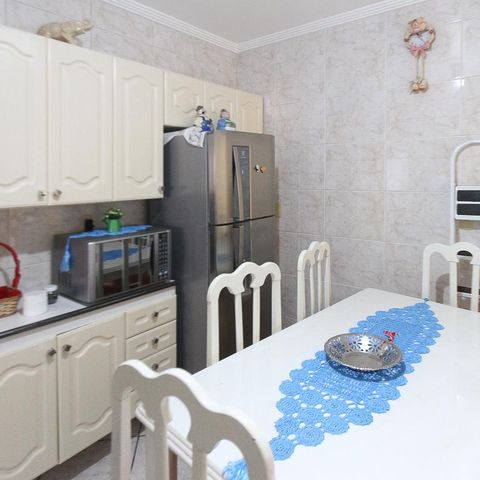Casa à venda com 534m², 4 quartos e 10 vagas Casa à venda com 534m², 4 quartos e 10 vagasEdícula - Cozinha