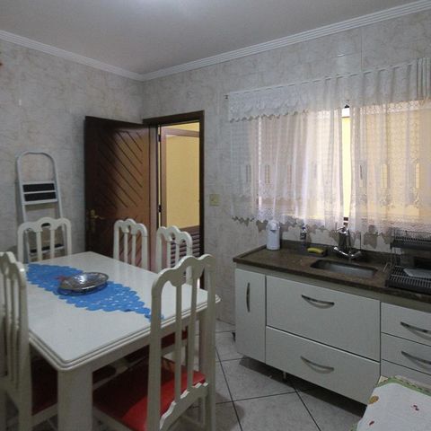 Casa à venda com 534m², 4 quartos e 10 vagas Casa à venda com 534m², 4 quartos e 10 vagasEdícula - Cozinha