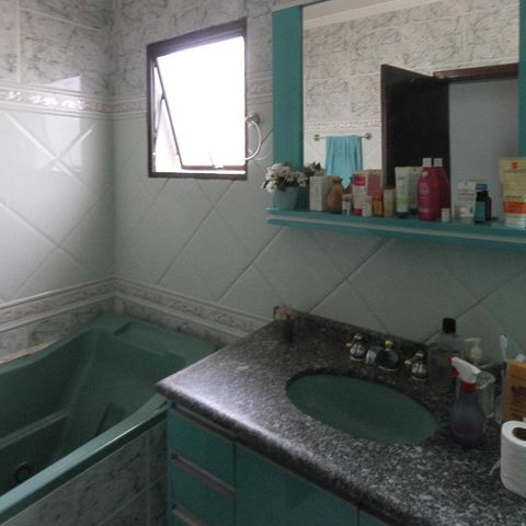 Casa à venda com 534m², 4 quartos e 10 vagas Casa à venda com 534m², 4 quartos e 10 vagasBanheiro da Suíte