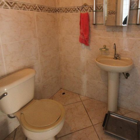 Casa à venda com 534m², 4 quartos e 10 vagas Casa à venda com 534m², 4 quartos e 10 vagasGaragem - Banheiro