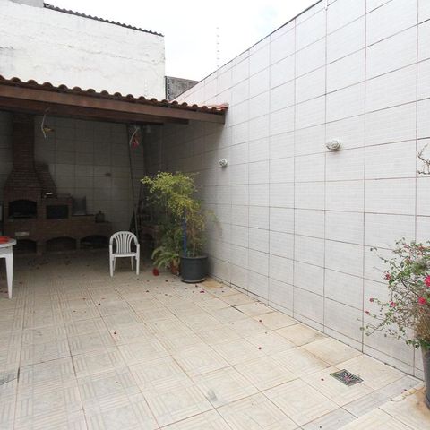 Casa à venda com 534m², 4 quartos e 10 vagas Casa à venda com 534m², 4 quartos e 10 vagasQuintal