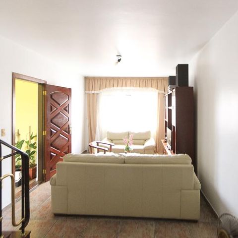 Casa à venda com 534m², 4 quartos e 10 vagas Casa à venda com 534m², 4 quartos e 10 vagasEdícula