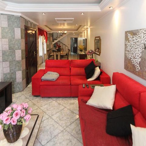 Casa à venda com 534m², 4 quartos e 10 vagas Casa à venda com 534m², 4 quartos e 10 vagasSala