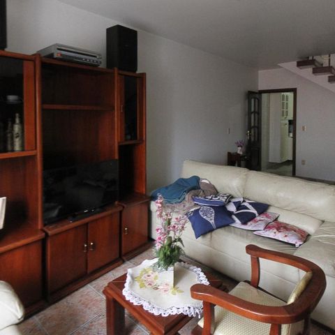 Casa à venda com 534m², 4 quartos e 10 vagas Casa à venda com 534m², 4 quartos e 10 vagasEdícula