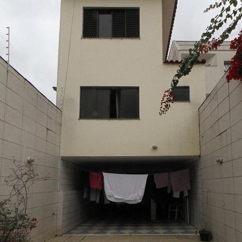 Casa à venda com 534m², 4 quartos e 10 vagas Casa à venda com 534m², 4 quartos e 10 vagasQuintal
