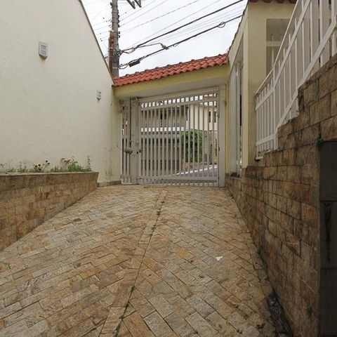 Casa à venda com 534m², 4 quartos e 10 vagas Casa à venda com 534m², 4 quartos e 10 vagasFachada