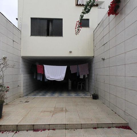 Casa à venda com 534m², 4 quartos e 10 vagas Casa à venda com 534m², 4 quartos e 10 vagasQuintal