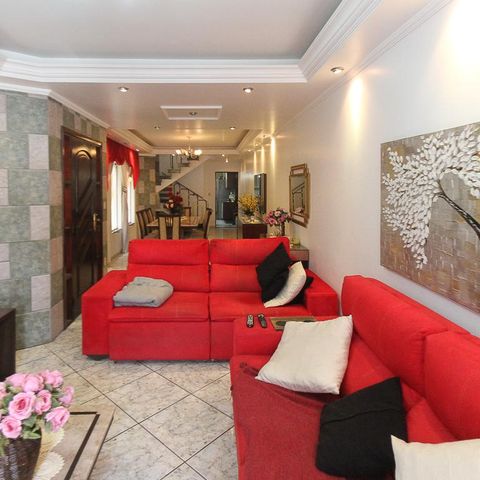 Casa à venda com 534m², 4 quartos e 10 vagas Casa à venda com 534m², 4 quartos e 10 vagasSala