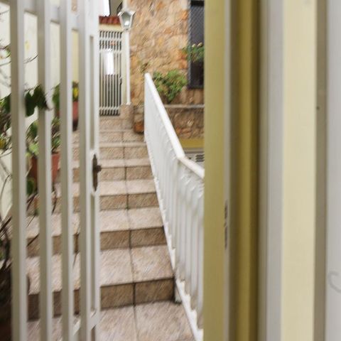 Casa à venda com 534m², 4 quartos e 10 vagas Casa à venda com 534m², 4 quartos e 10 vagasFachada