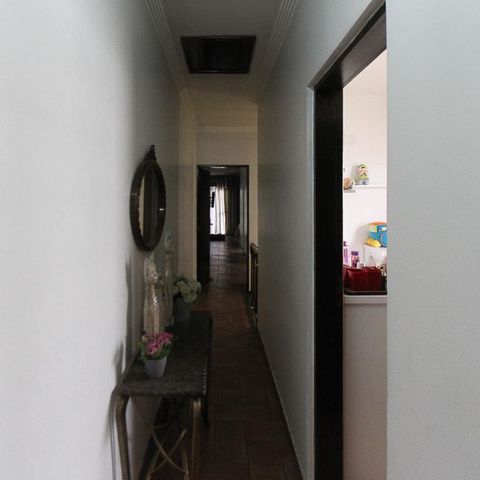 Casa à venda com 534m², 4 quartos e 10 vagas Casa à venda com 534m², 4 quartos e 10 vagasCorredor