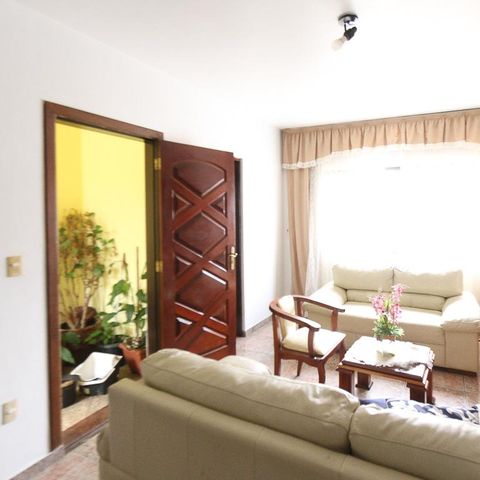 Casa à venda com 534m², 4 quartos e 10 vagas Casa à venda com 534m², 4 quartos e 10 vagasEdícula