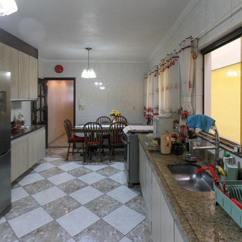 Casa à venda com 534m², 4 quartos e 10 vagas Casa à venda com 534m², 4 quartos e 10 vagasCozinha