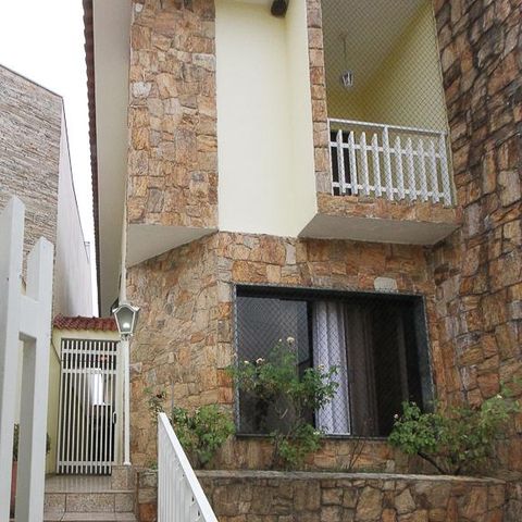Casa à venda com 534m², 4 quartos e 10 vagas Casa à venda com 534m², 4 quartos e 10 vagasFachada